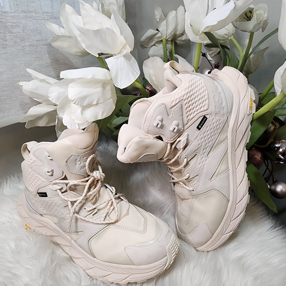 Hoka Shoes - Hoka Anacapa Mid Gore-Tex® Waterproof Hiking Shoe (Women)9.5 new